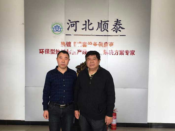 與中國(guó)電鍍協(xié)會(huì)會(huì)長(zhǎng)陳東進(jìn)行技術(shù)交流。
